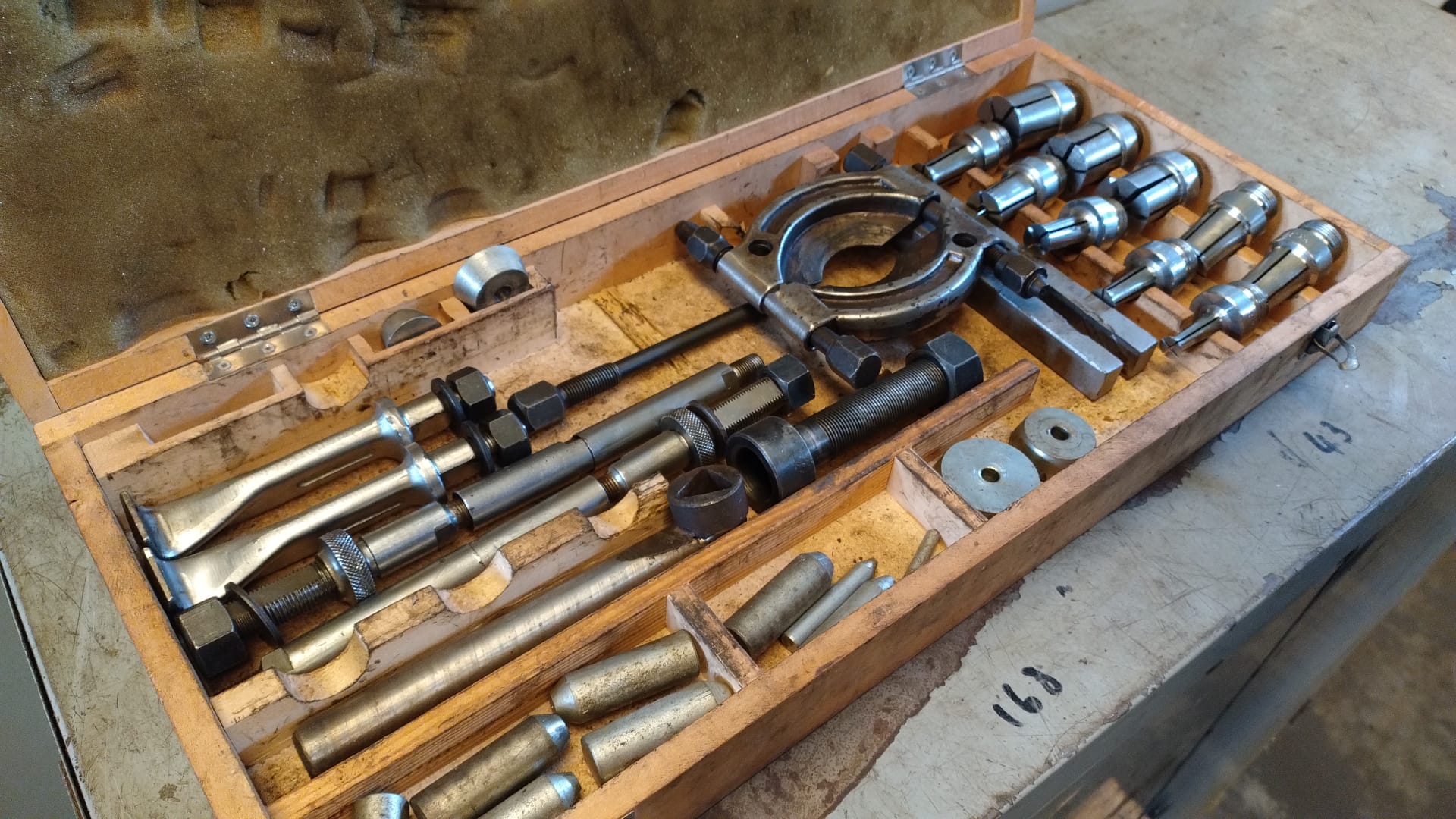Estrattore a pinze con separatore e accessori